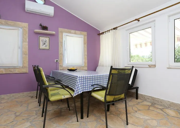 Seaside House Cove Vela Prapratna بيت للعطل