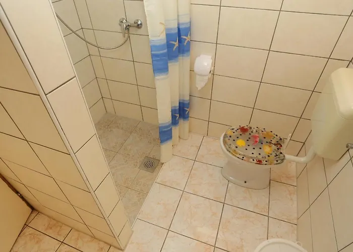 Seaside House Cove Vela Prapratna بيت للعطل *