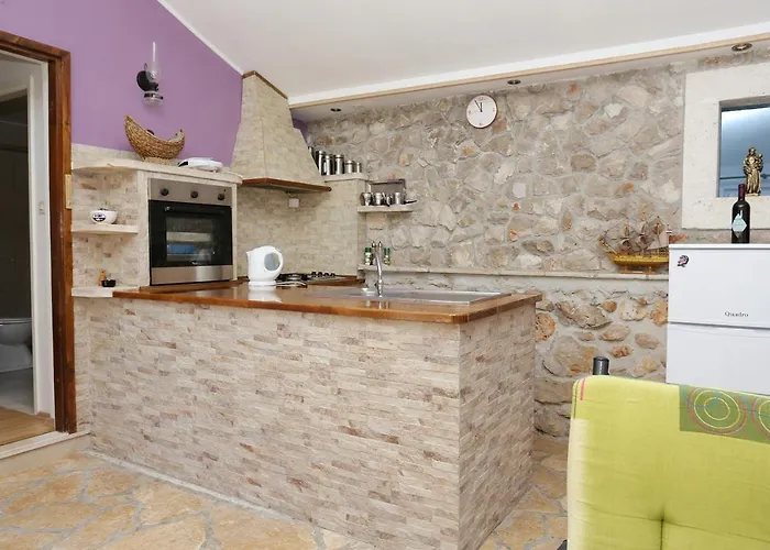 Seaside House Cove Vela Prapratna بيت للعطل